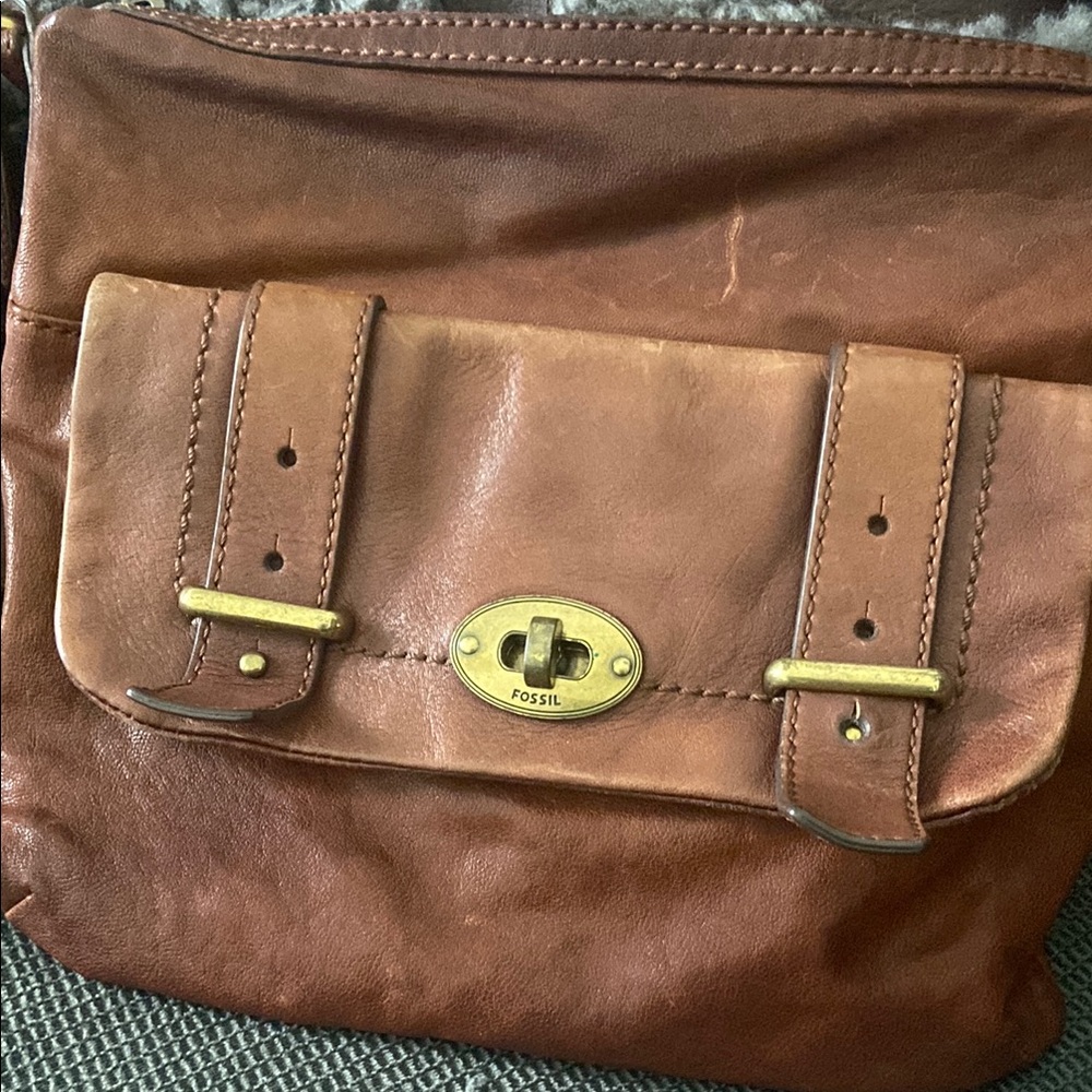 Fossil Brown Leather Crossbody Bag with Vintage Charm